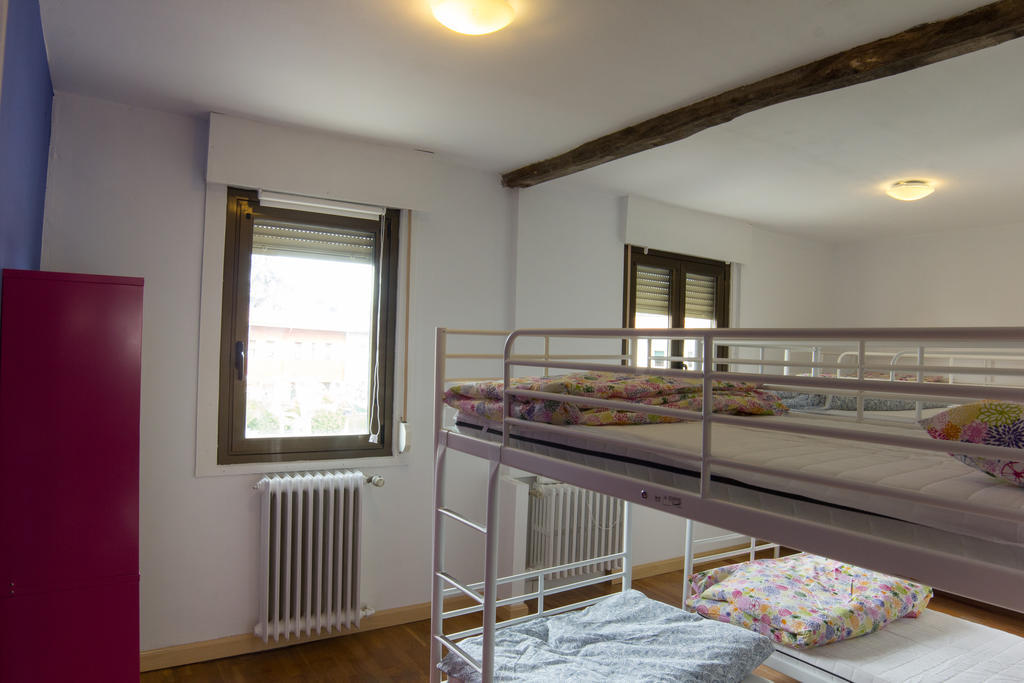 Xarma Hostel Памплона Номер фото