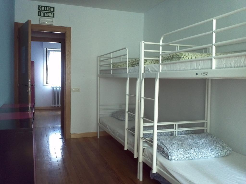 Xarma Hostel Памплона Номер фото